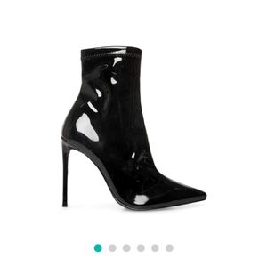 NIB Steve Madden "Wakeley" Booties High Gloss Booties